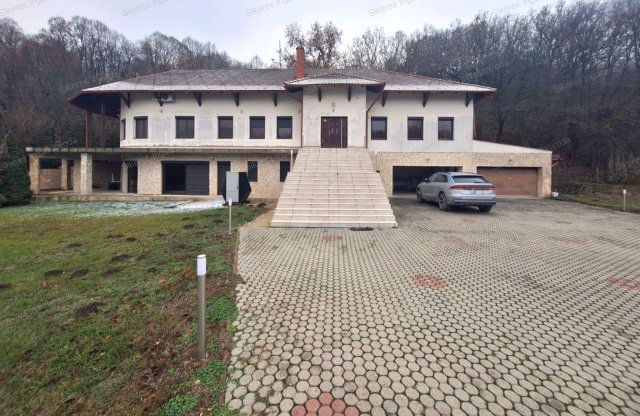 Eladó családi ház, Pécelen 359 M Ft, 5 szobás