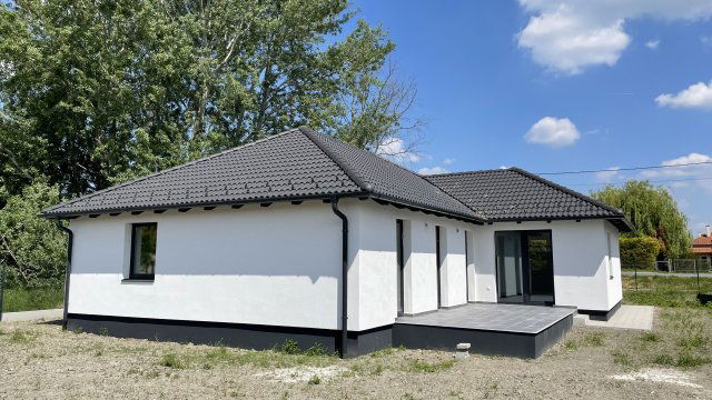 Eladó családi ház, Győrzámolyon 104.9 M Ft, 5 szobás