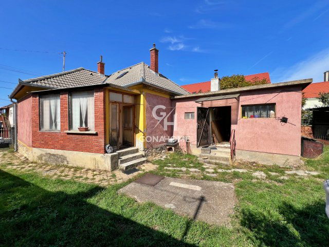Eladó családi ház, Veszprémben 44.9 M Ft, 2 szobás