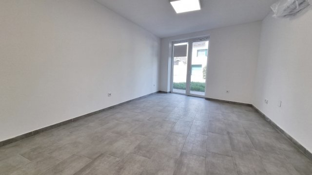 Kiadó üzlethelyiség, Nyíregyházán 160 E Ft / hó, 2 szobás