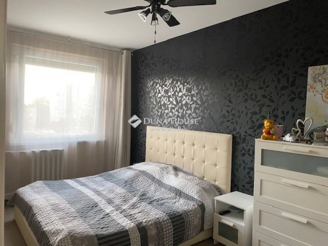 Eladó panellakás, Tatabányán 30.5 M Ft, 2 szobás