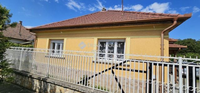 Eladó családi ház, Tápiószecsőn 44.9 M Ft, 3 szobás