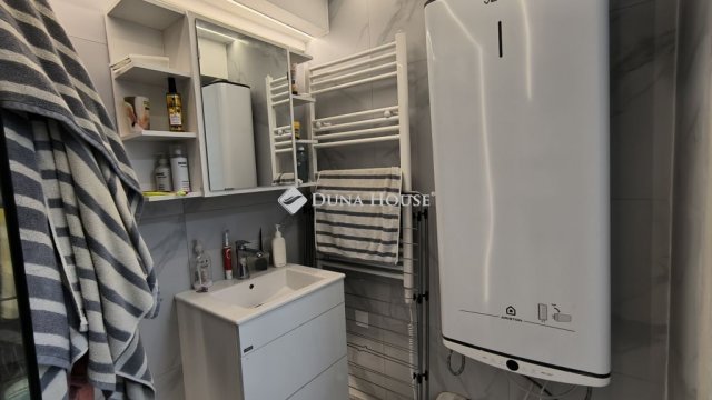 Eladó ipari ingatlan, Budapesten, XIII. kerületben 72.499 M Ft