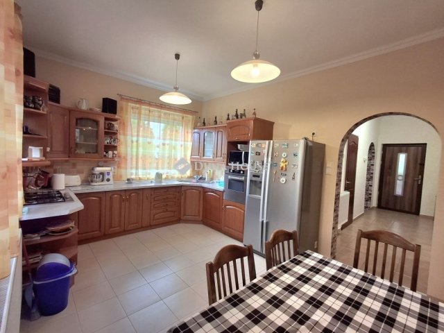 Eladó ikerház, Debrecenben 89.8 M Ft, 3 szobás