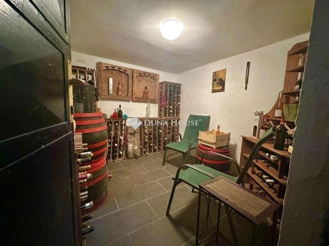 Eladó családi ház, Budapesten, XVI. kerületben 260 M Ft