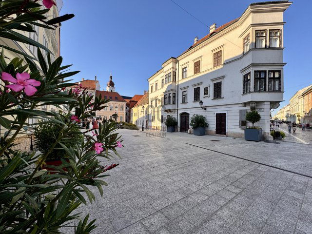 Eladó téglalakás, Győrött 89.9 M Ft, 3 szobás