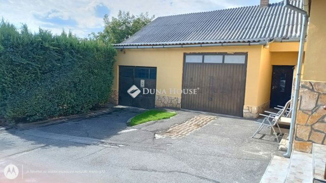 Eladó családi ház, Pécsett 84 M Ft, 1 szobás