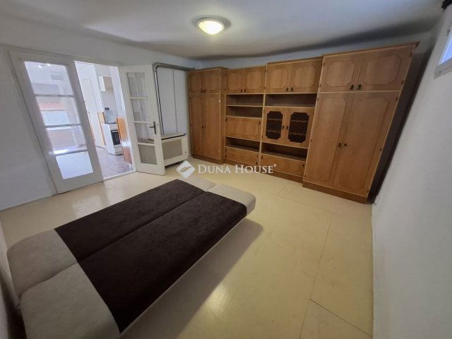 Eladó családi ház, Kiskunfélegyházán 13.3 M Ft, 1 szobás