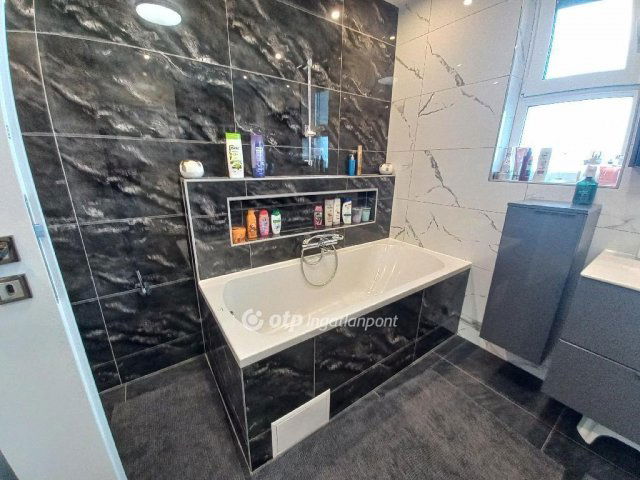 Eladó családi ház, Erdőkertesen 150 M Ft, 4 szobás