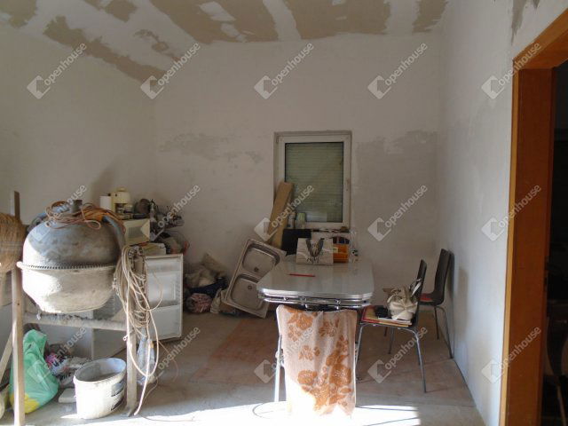 Eladó családi ház, Cserkeszőlőn 16 M Ft, 2 szobás