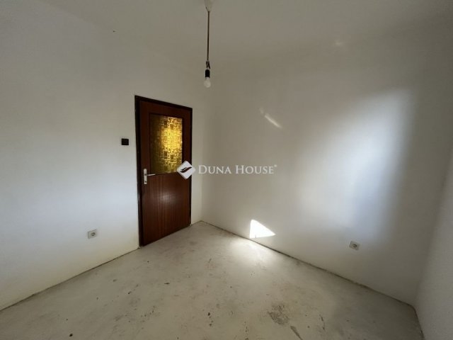 Eladó családi ház, Szárligeten 71.5 M Ft, 3 szobás