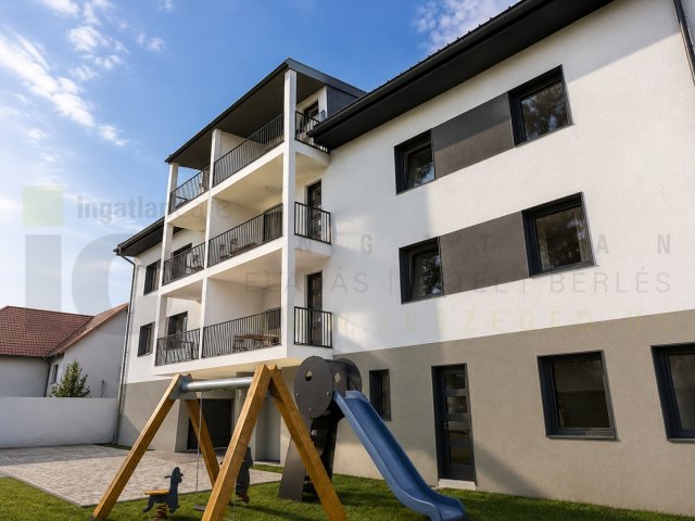 Eladó téglalakás, Szegeden 93.2 M Ft, 2 szobás