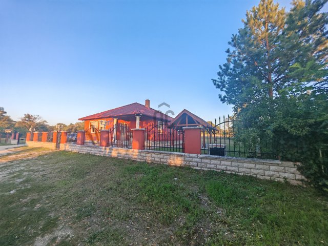 Eladó családi ház, Esztergomban 84.9 M Ft, 4 szobás