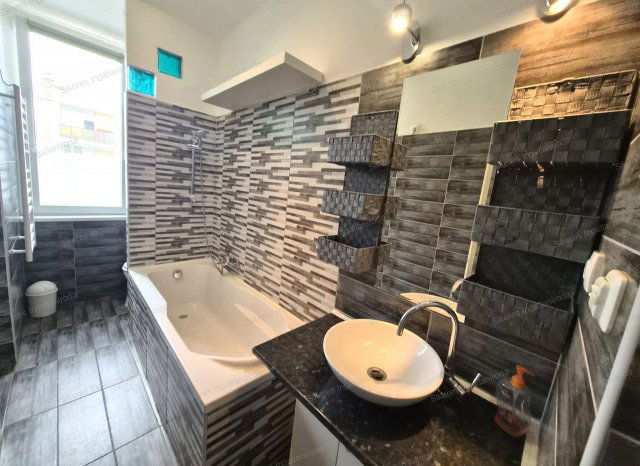 Eladó panellakás, Tatán 59.99 M Ft, 3 szobás