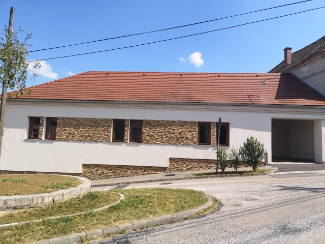 Eladó családi ház, Veszprémben 162 M Ft, 5 szobás