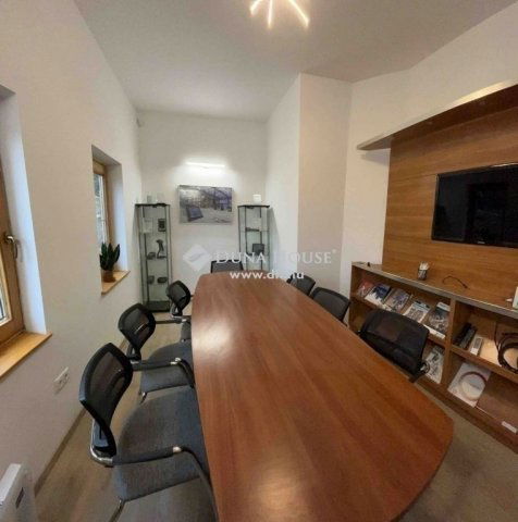 Eladó családi ház, Budapesten, III. kerületben 269.99 M Ft