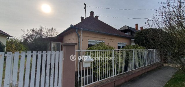 Eladó családi ház, Devecseren 36.9 M Ft, 3 szobás