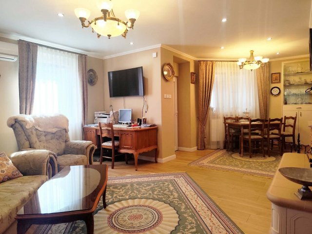 Eladó családi ház, Zalakaroson 145 M Ft, 6+1 szobás