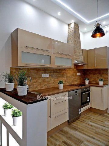 Eladó téglalakás, Budapesten, IX. kerületben 53.9 M Ft, 1 szobás