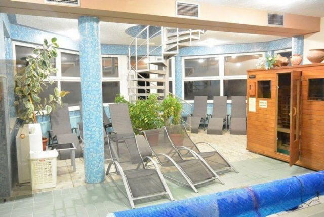 Eladó nyaraló, Zalakaroson 1524.9 M Ft, 44 szobás