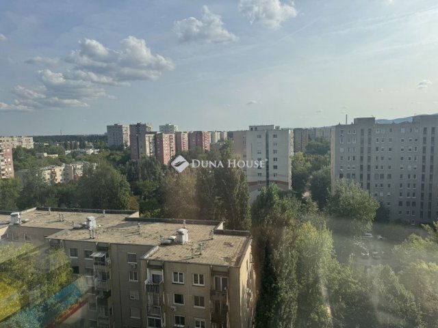 Eladó panellakás, Budapesten, III. kerületben 149.99 M Ft