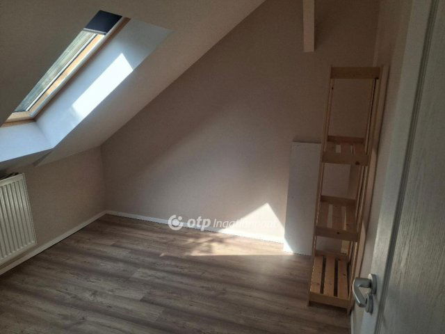 Eladó ikerház, Budapesten, III. kerületben 90 M Ft, 3 szobás
