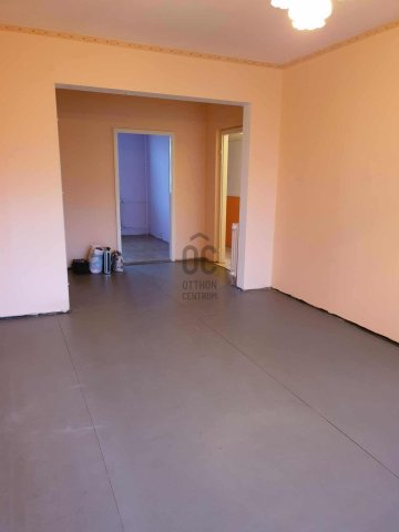 Eladó panellakás, Ajkán 28.49 M Ft, 2 szobás