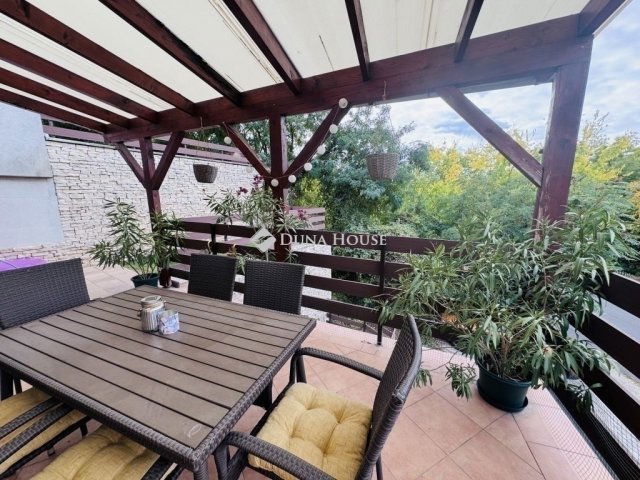 Eladó téglalakás, Pécsett 65.9 M Ft, 3 szobás