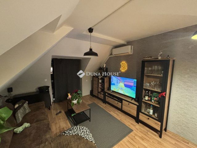 Eladó téglalakás, Tatabányán 76.4 M Ft, 4 szobás