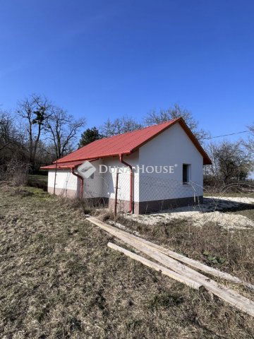 Eladó nyaraló, Tatán 20.99 M Ft, 1 szobás / költözzbe.hu