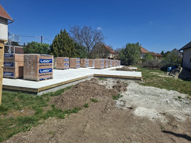 Eladó ikerház, Taksonyon 99.99 M Ft, 4 szobás