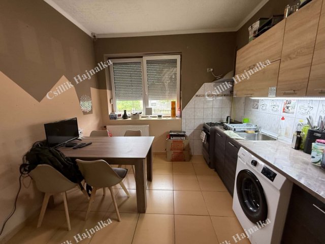 Eladó családi ház, Újszászon 24.9 M Ft, 2 szobás
