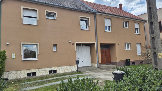 Eladó téglalakás, Sárváron 97.5 M Ft, 4 szobás