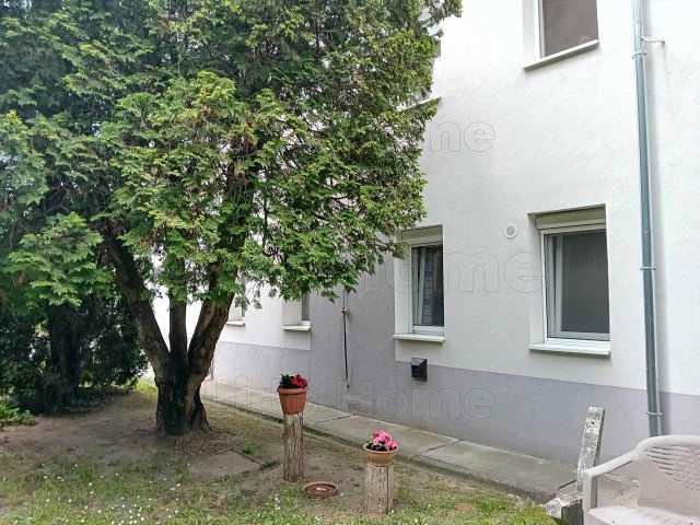 Eladó téglalakás, Siófokon 55 M Ft, 7 szobás