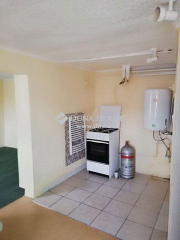 Eladó családi ház, Nyergesújfaluban 38 M Ft, 5 szobás