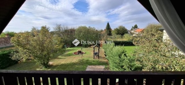 Eladó családi ház, Vecsésen 149.999 M Ft, 5 szobás