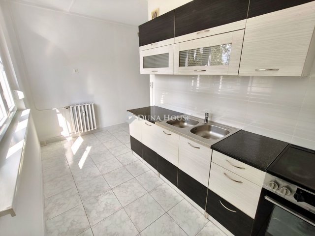 Eladó panellakás, Kecskeméten 45 M Ft, 2 szobás