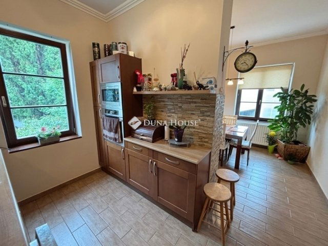 Eladó téglalakás, Szombathelyen 105 M Ft, 4 szobás