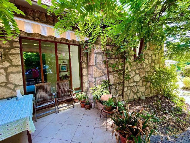 Eladó családi ház, Budakalászon 280 M Ft, 8 szobás