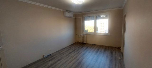 Kiadó panellakás, albérlet, Debrecenben 200 E Ft / hó, 3 szobás