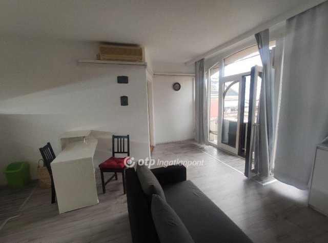 Eladó téglalakás, Pécsett 92 M Ft, 4 szobás