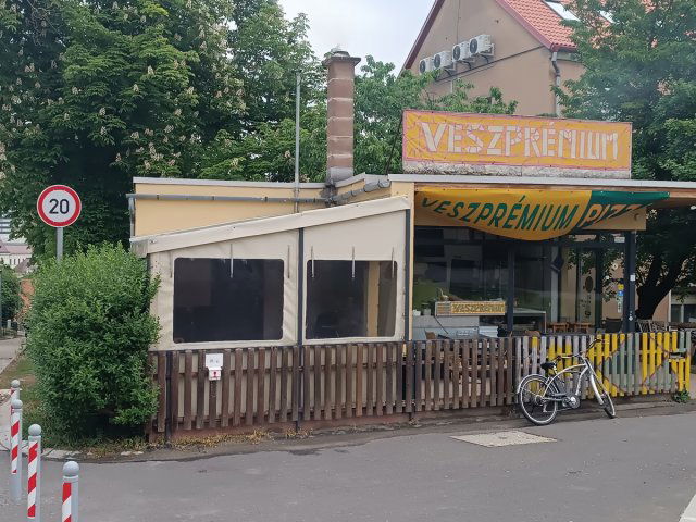 Eladó üzlethelyiség, Veszprémben 35.9 M Ft, 1 szobás