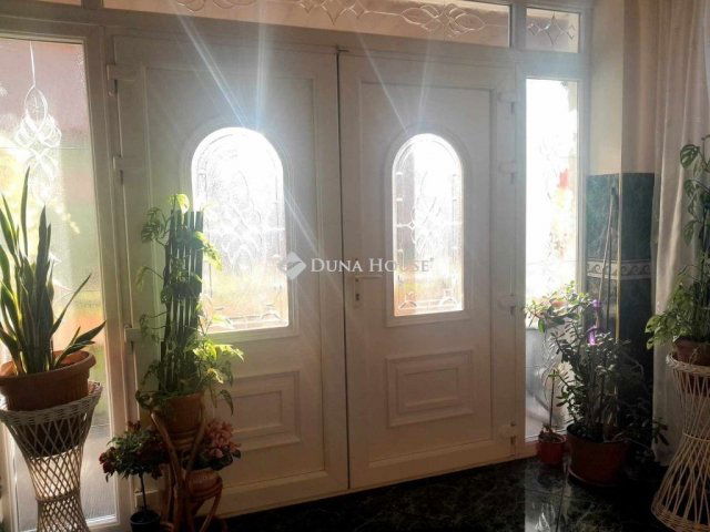 Eladó családi ház, Taksonyon 125 M Ft, 6 szobás