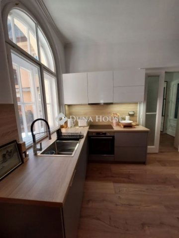 Eladó téglalakás, Baján 99.99 M Ft, 2 szobás