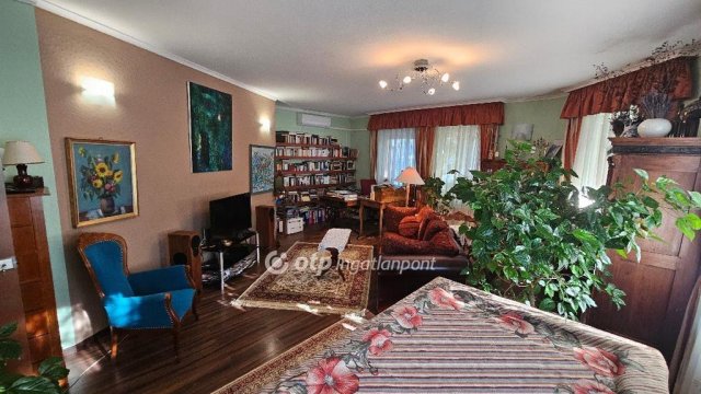 Eladó téglalakás, Egerben 118 M Ft, 2+2 szobás