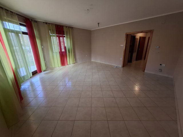 Kiadó téglalakás, albérlet, Gödöllőn, Nagyboldogasszony téren