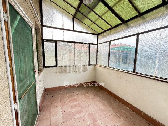 Eladó családi ház, Vecsésen 96 M Ft, 6 szobás