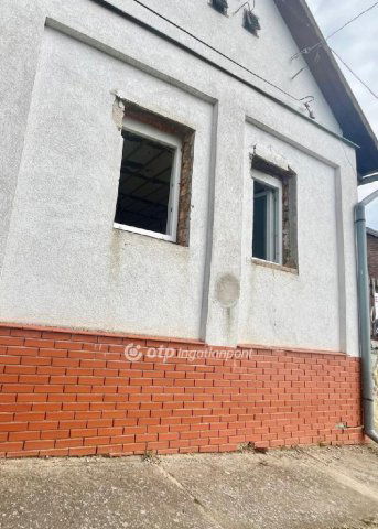 Eladó családi ház, Szederkényen 13 M Ft, 2 szobás