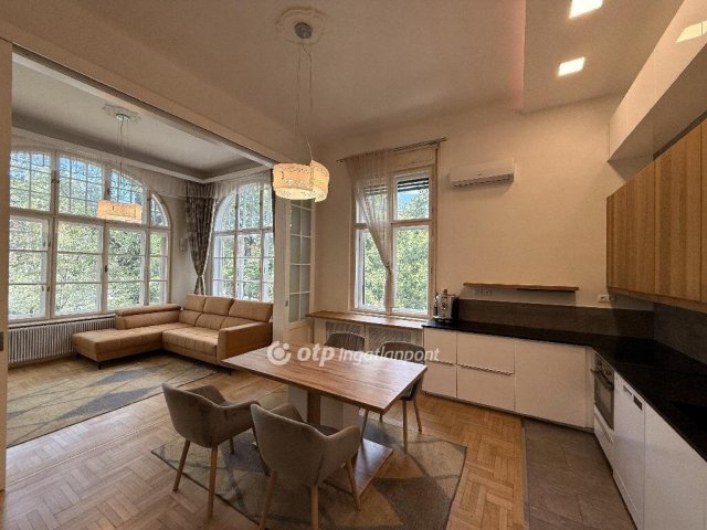 Eladó téglalakás, Budapesten, VI. kerületben 220 M Ft, 2 szobás