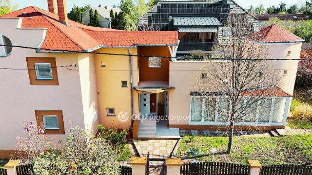 Eladó családi ház, Siófokon 189 M Ft, 8 szobás